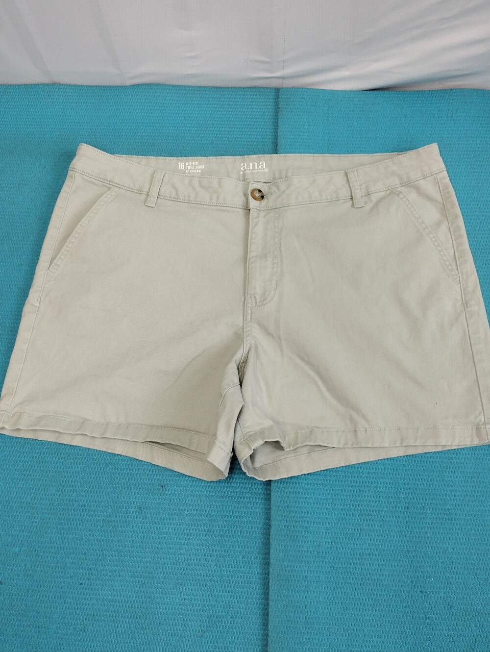 ana Women's Twill Mid Rise Shorts Stretch 5" inseam Light Green Size 16